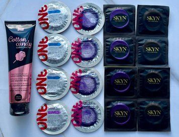 Набір з 16 штук Skyn, One + лубрикант Intt Cotton Candy (100 мл) SOS4052 фото